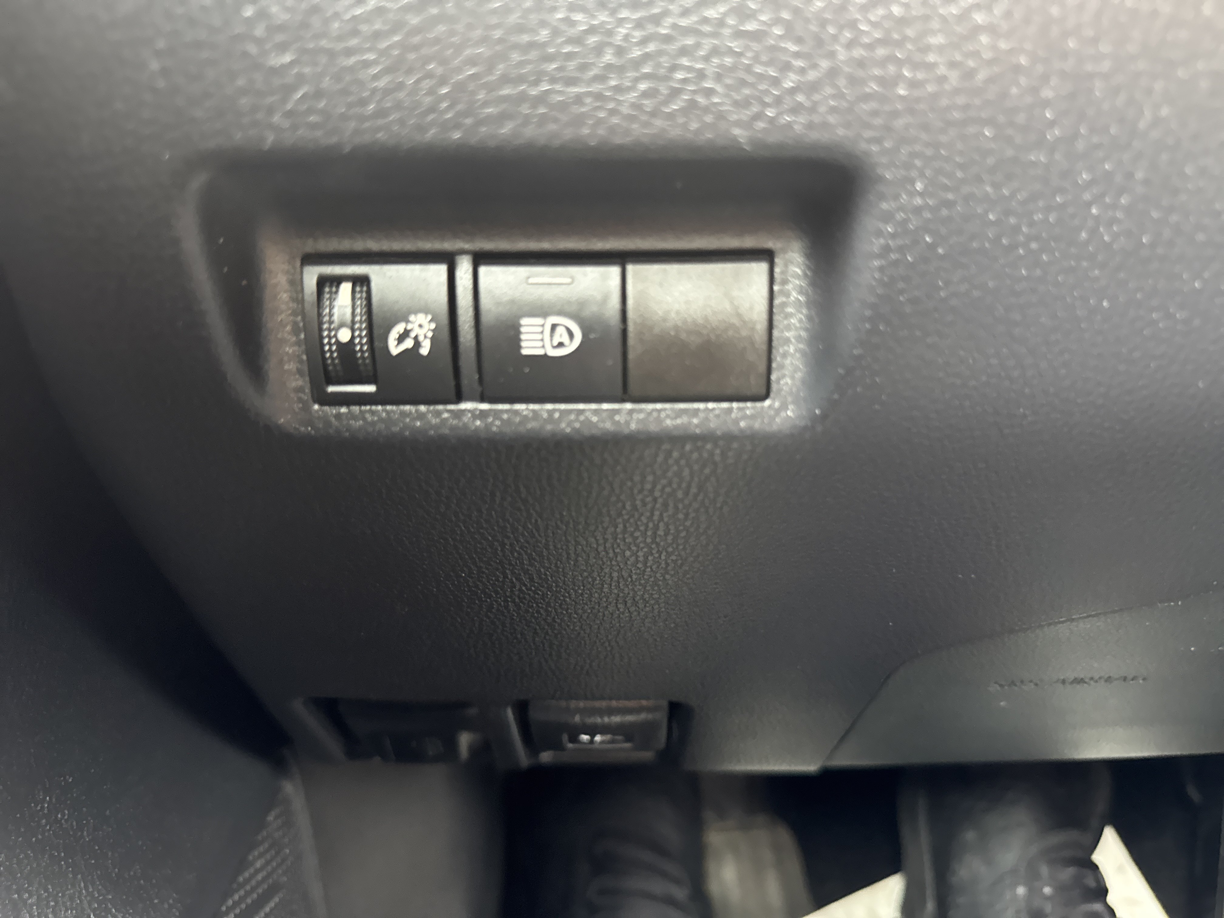 Used 2020 Toyota RAV4 LE w/ All Weather Liner Package AWD/4WD image 28