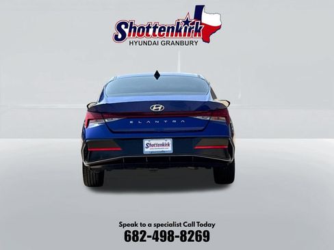Used 2024 Hyundai Elantra SEL w/ Convenience Package FWD image 7