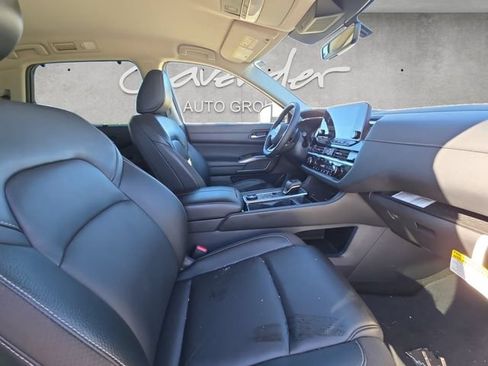 Used 2024 Nissan Pathfinder SL AWD/4WD image 24