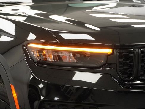 Certified 2023 Jeep Grand Cherokee Altitude image 5