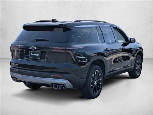 New 2026 Chevrolet Traverse LT w/ Sun and Wheel Package FWD image 2