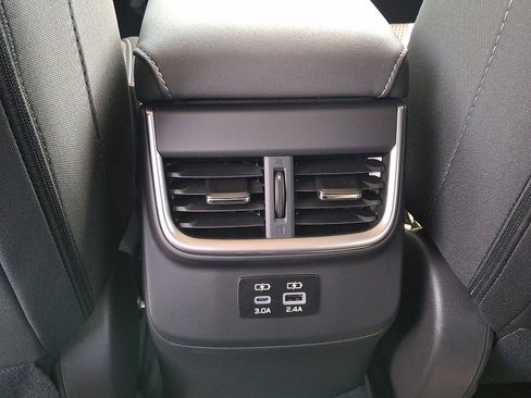 Used 2025 Subaru Outback Premium image 11