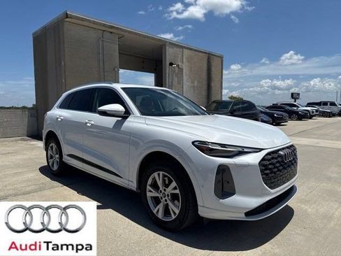 Used 2025 Audi Q5 Premium w/ Convenience Package AWD/4WD image 1