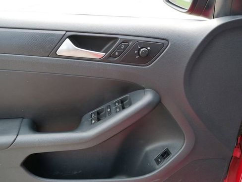 Used 2012 Volkswagen Jetta SE FWD image 16