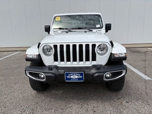 Used 2022 Jeep Gladiator Overland w/ Cold Weather Group AWD/4WD image 8