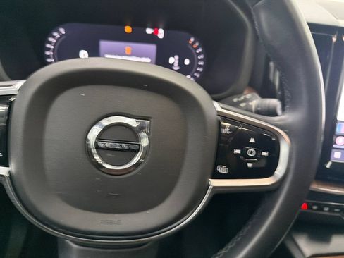 Used 2023 Volvo XC60 B5 Plus FWD image 28
