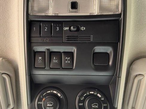 Used 2018 Toyota 4Runner TRD Off-Road Premium AWD/4WD image 26