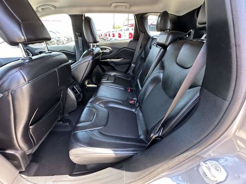 Used 2020 Jeep Cherokee Latitude Plus AWD/4WD image 27