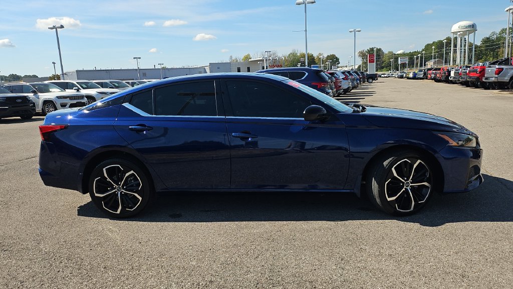 Certified 2024 Nissan Altima 2.5 SR w/ SR Premium Package AWD/4WD image 2