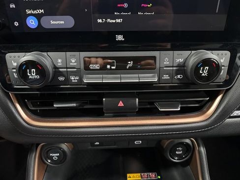 Used 2024 Toyota Grand Highlander AWD Hybrid image 22