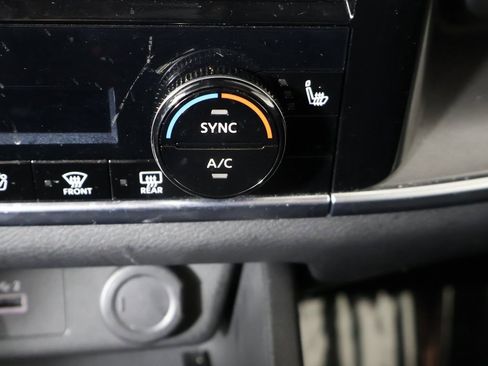 Used 2023 Nissan Rogue SV w/ SV Premium Package image 46