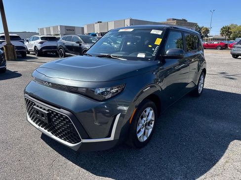 Used 2023 Kia Soul LX w/ LX Technology Package image 3