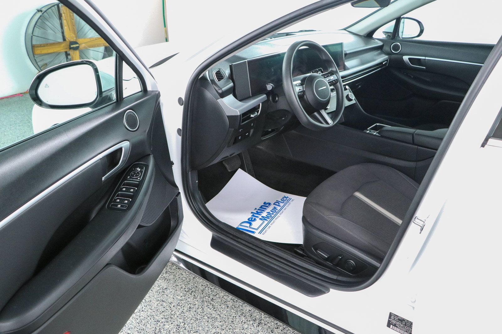 Used 2025 Hyundai Sonata SEL FWD image 3
