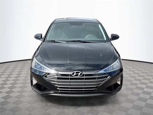 Used 2019 Hyundai Elantra SE image 2