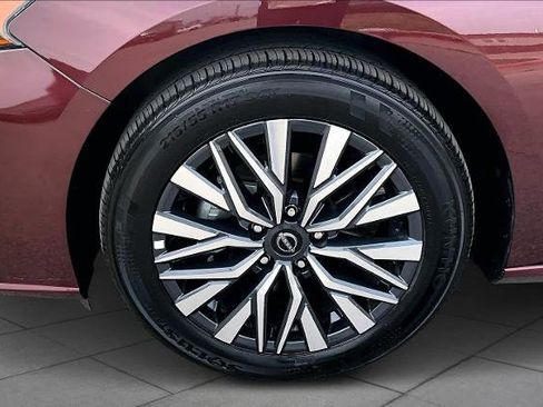 Certified 2025 Nissan Altima 2.5 SV image 11