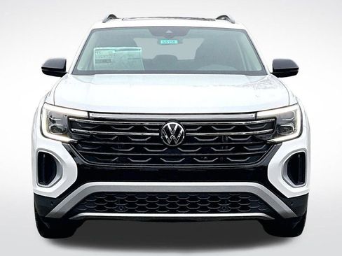 New 2026 Volkswagen Atlas Peak Edition image 2