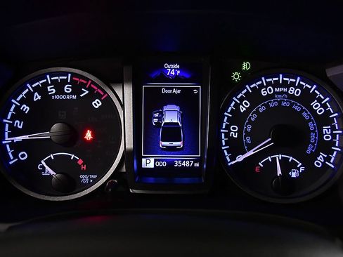 Used 2023 Toyota Tacoma TRD Off-Road w/ Advanced Technology Package AWD/4WD image 18