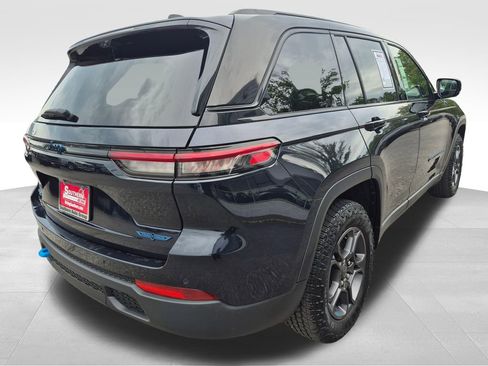 Used 2024 Jeep Grand Cherokee Trailhawk w/ Advanced Protech Group II AWD/4WD image 12