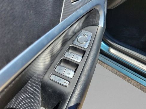 Used 2022 Genesis G70 2.0T w/ Prestige Package RWD image 13