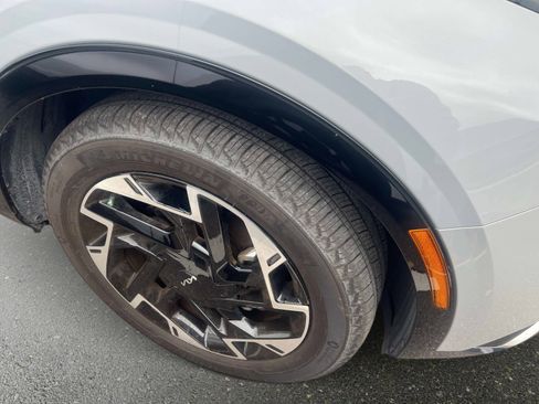 Certified 2024 Kia Sportage SX image 4