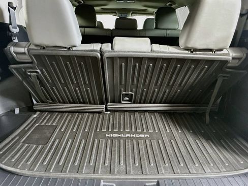 Used 2021 Toyota Highlander XLE FWD image 27