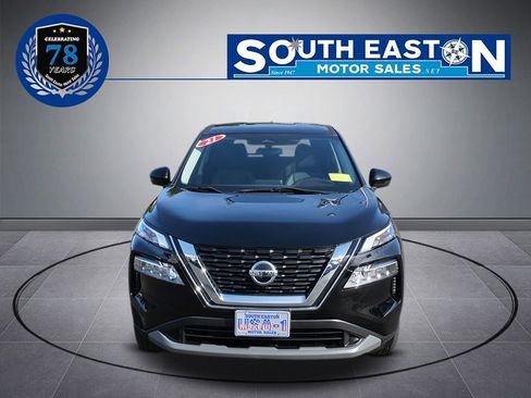 Used 2021 Nissan Rogue SV image 3