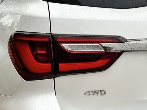 Used 2024 INFINITI QX80 Sensory AWD/4WD image 7