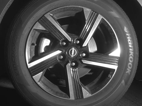 Used 2025 Nissan Sentra SV FWD image 12