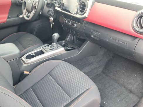 Used 2022 Toyota Tacoma SR5 RWD image 30