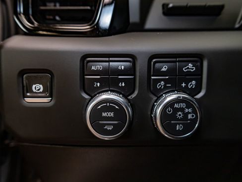 Used 2024 GMC Sierra 1500 AT4 w/ Technology Package image 21