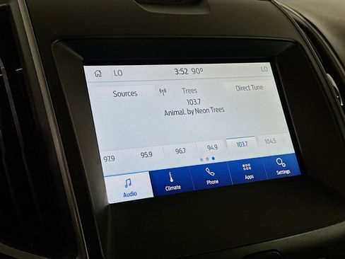 Used 2020 Ford Edge SE image 21