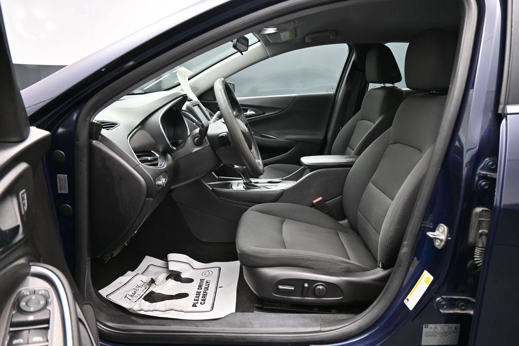 Used 2016 Chevrolet Malibu LT FWD image 9