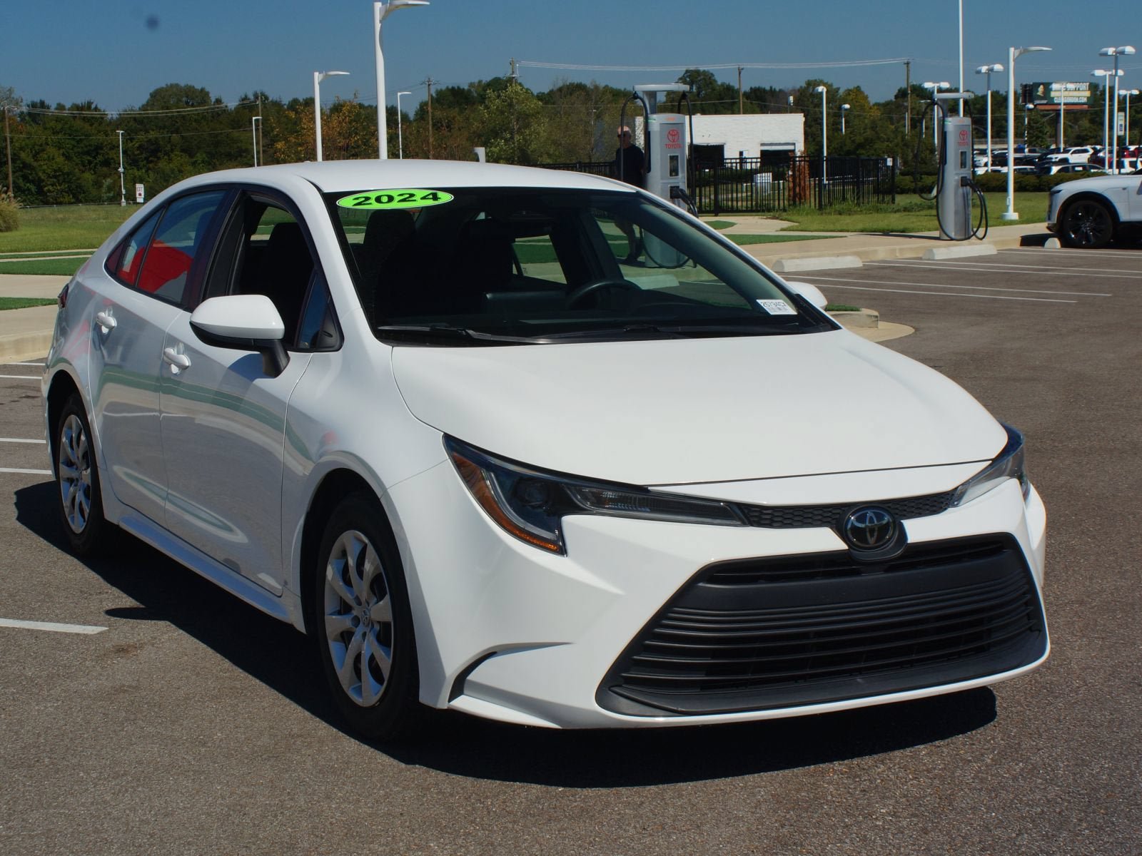 Used 2024 Toyota Corolla LE FWD image 2