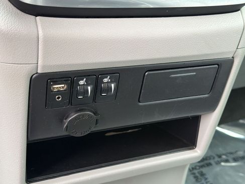 Used 2016 Toyota Sienna XLE FWD image 25
