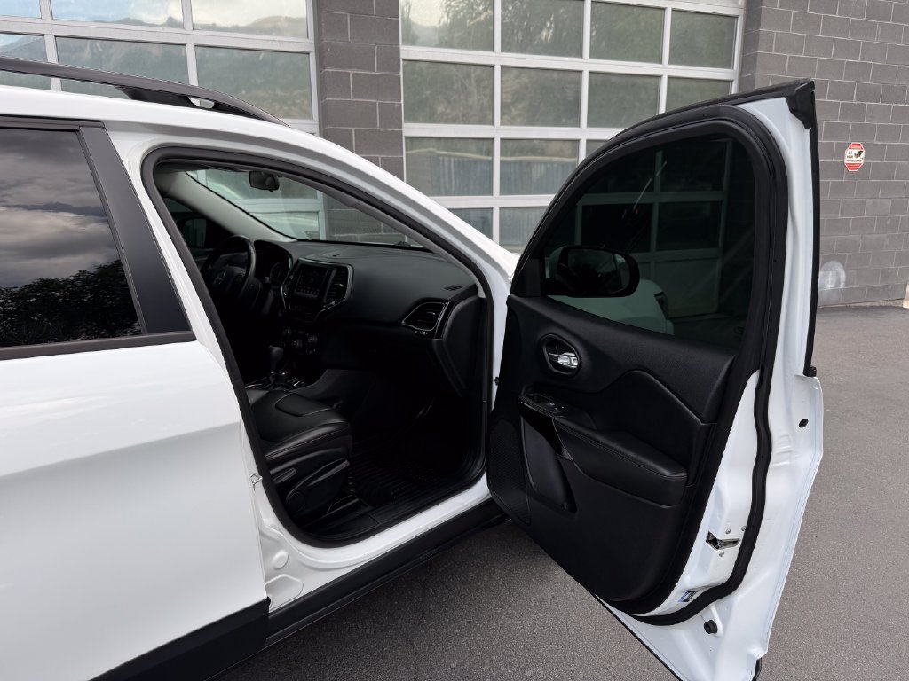 Used 2020 Jeep Cherokee Latitude Plus AWD/4WD image 39