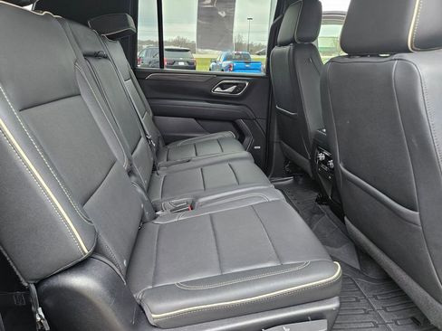 Used 2023 GMC Yukon XL SLT image 28