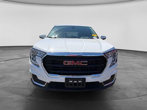 Used 2024 GMC Terrain SLE AWD/4WD image 3