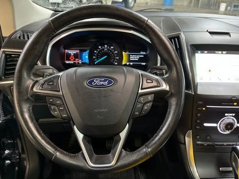 Used 2018 Ford Edge Titanium w/ Equipment Group 301A AWD/4WD image 21