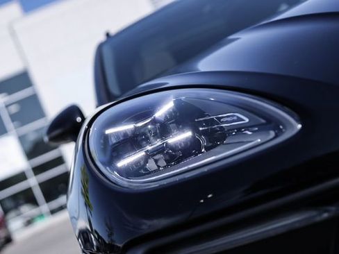 Used 2022 Porsche Macan AWD/4WD image 14