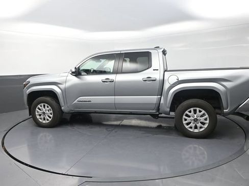 Used 2025 Toyota Tacoma SR5 AWD/4WD image 50