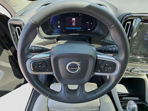 Used 2023 Volvo XC40 B5 Plus AWD/4WD image 39