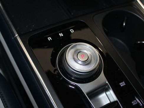 Used 2025 Kia Carnival EX image 55