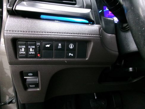 Used 2022 Honda Odyssey Elite image 32