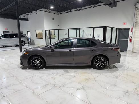 Used 2022 Toyota Camry SE FWD image 8