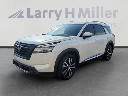 Used 2024 Nissan Pathfinder Platinum FWD image 1