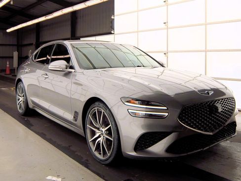 Used 2023 Genesis G70 2.0T image 5