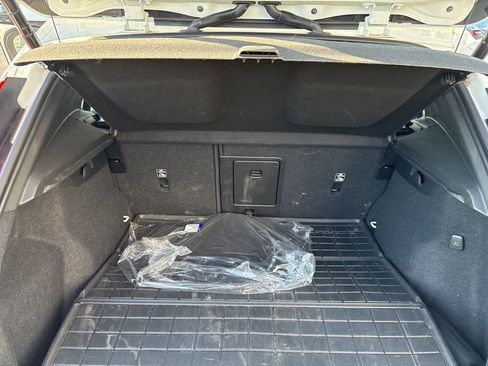 Certified 2023 Volvo XC40 B5 Plus w/ Driver Assist Package AWD/4WD image 37