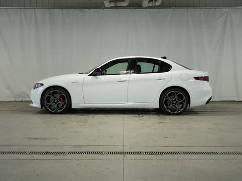 Used 2022 Alfa Romeo Giulia Veloce image 2