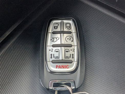 New 2026 Chrysler Pacifica Select image 32