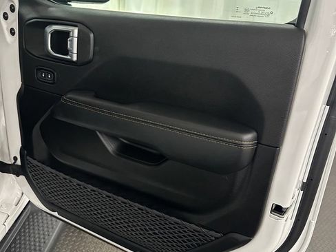 Used 2023 Jeep Wrangler Unlimited Sahara AWD/4WD image 37